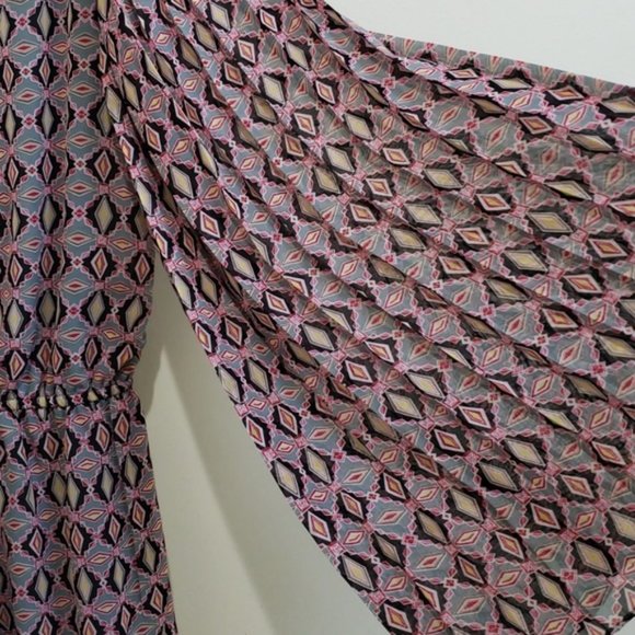 Bell Sleeved Romper - Picture 5 of 5